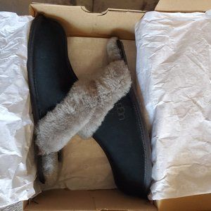 UGG - Womens slippers - Size 7 - Black